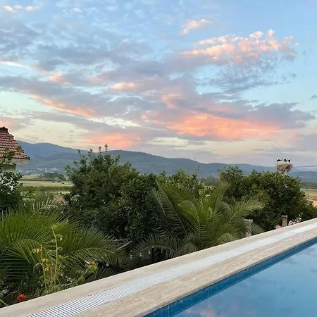 Villa Gemütliche Mit Pool, Extravagant, Luxuriös