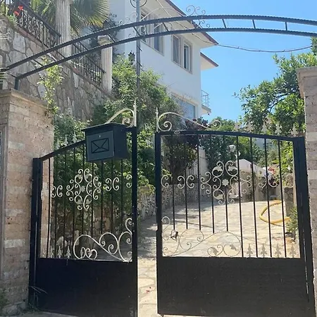 Gemuetliche Mit Pool, Extravagant, Luxurioes Vilă Ula