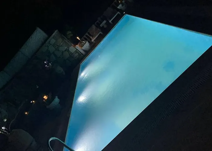 Villa Gemuetliche Mit Pool, Extravagant, Luxurioes