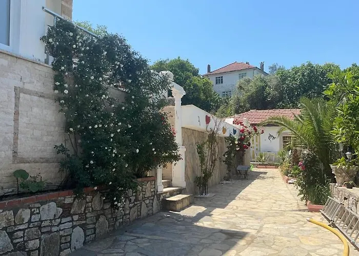 Вилла Gemuetliche Mit Pool, Extravagant, Luxurioes Ula