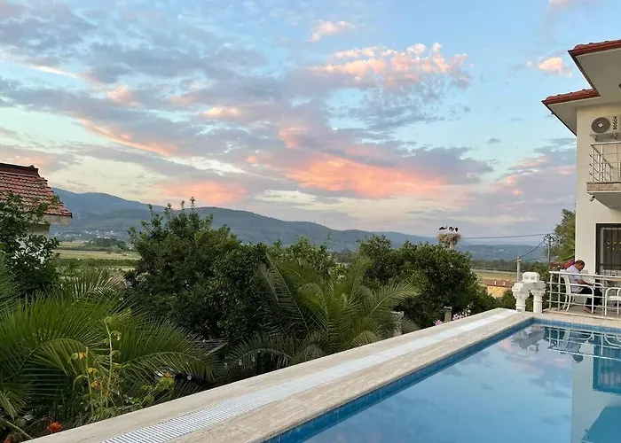 Villa Gemuetliche Mit Pool, Extravagant, Luxurioes Ula