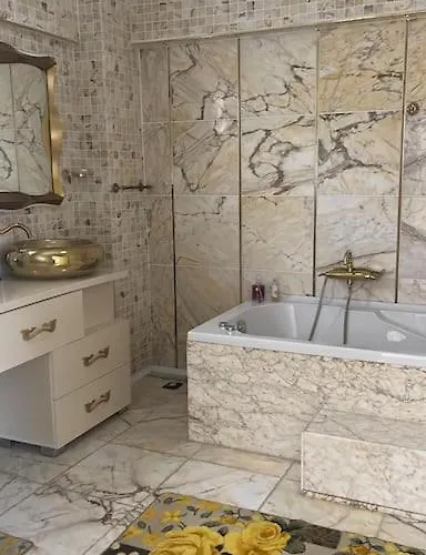 Gemuetliche Mit Pool, Extravagant, Luxurioes Villa Ula