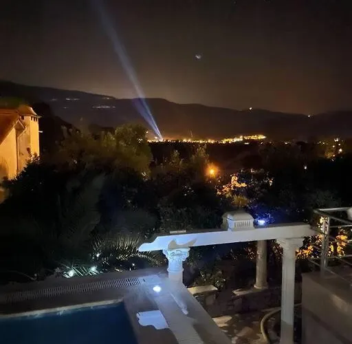 Gemuetliche Mit Pool, Extravagant, Luxurioes *